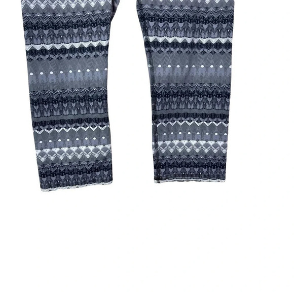 Alo Yoga Cropped Leggings Fair Isle Geometric Print Stretch Gray Size Small - Picture 4 of 9
